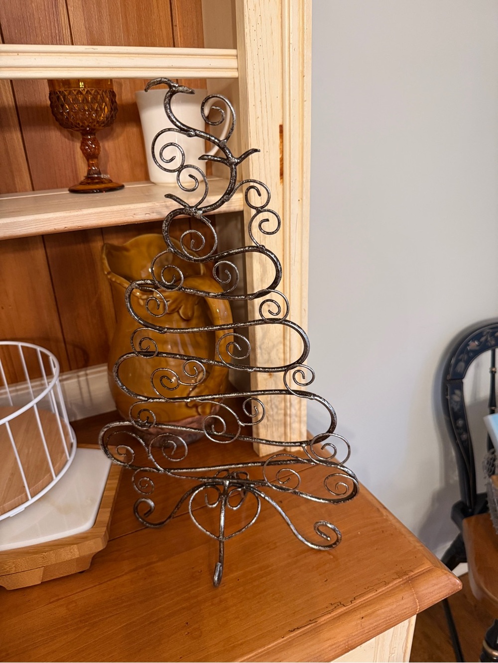 Vintage Style Metal Scrollwork Christmas Tree Ornament Display Stand 17”